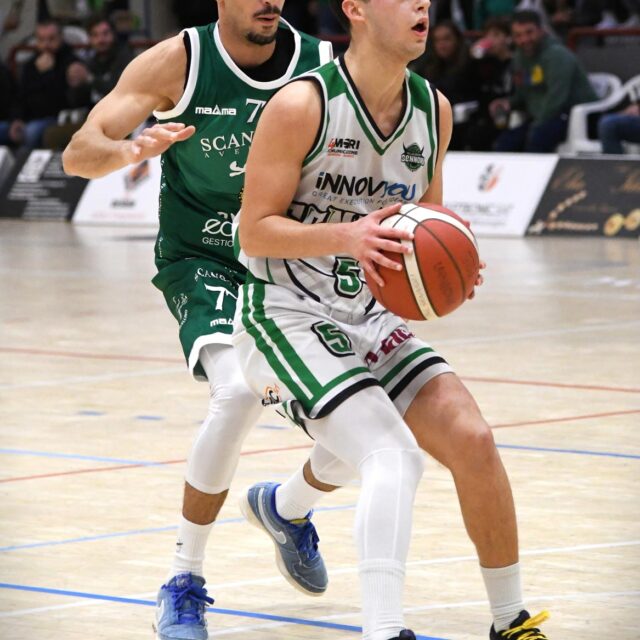 DSC_0050 https://www.pallacanestrosennori.it/wp-content/uploads/2025/10/DSC_0050-640x640.jpg